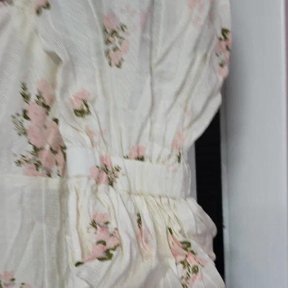 Chic Long Sleeve Floral Dress in Cream and Pink - Picture 4 of 4